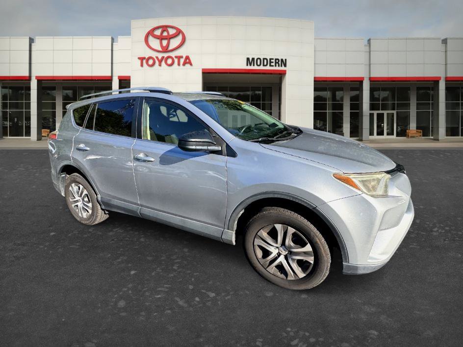 Used 2018 Toyota RAV4 LE FWD image 21