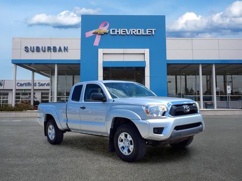 Used 2012 Toyota Tacoma 4x4 Access Cab w/ SR5 Pkg image 3