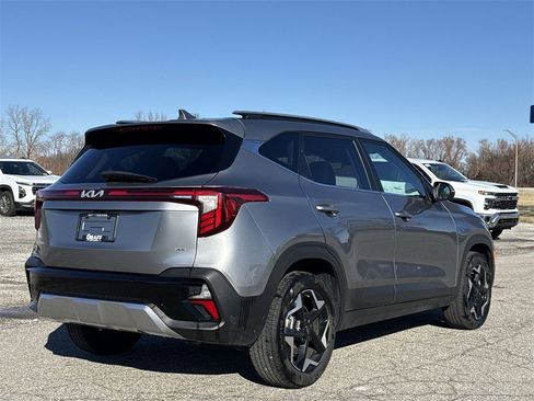 Used 2024 Kia Seltos EX image 8