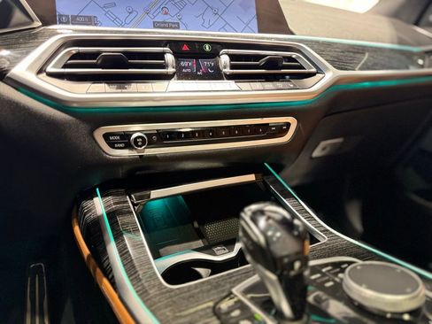 Certified 2022 BMW X7 M50i image 9