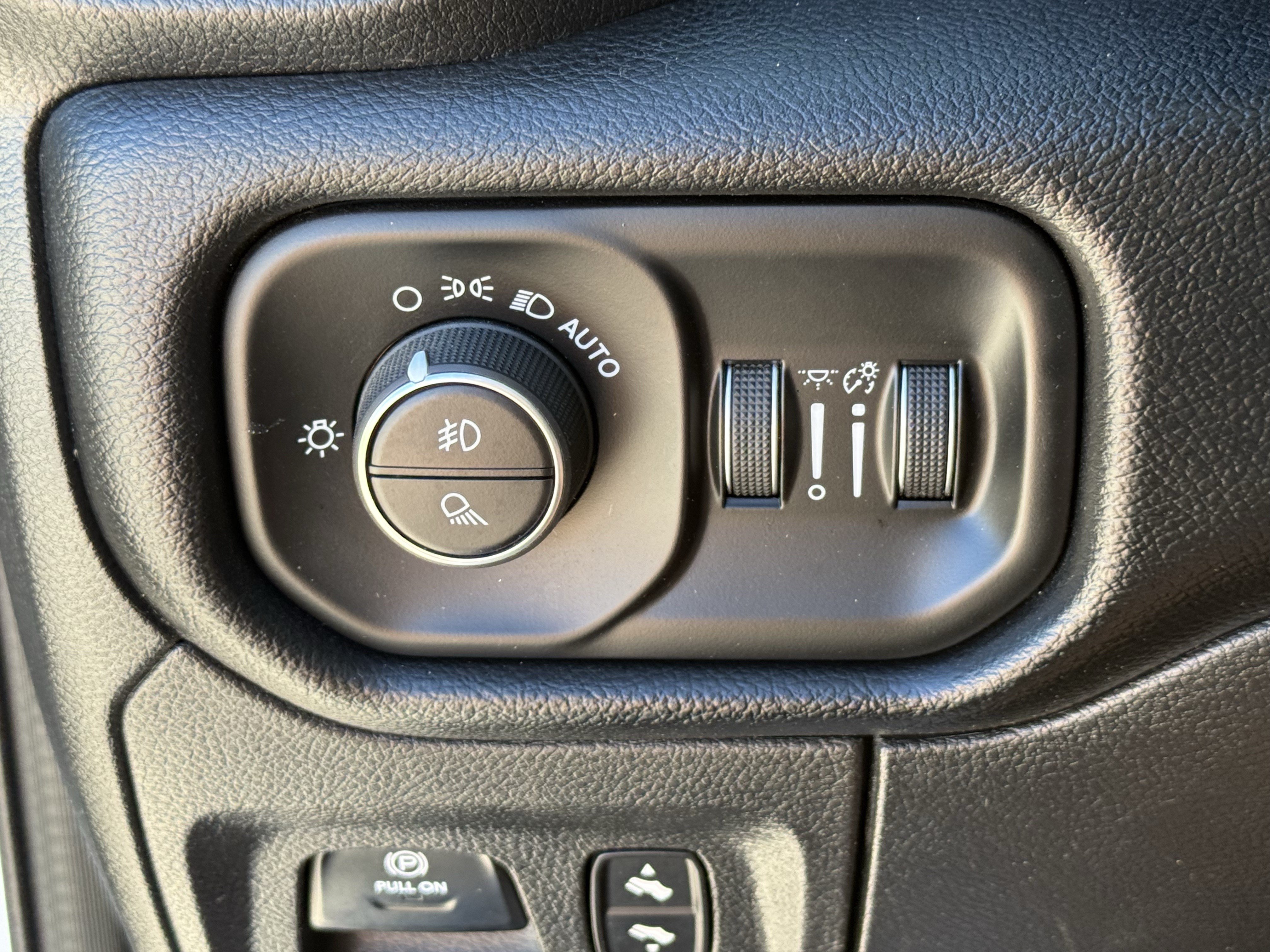 Used 2020 RAM 1500 Laramie w/ Off Road Group AWD/4WD image 25