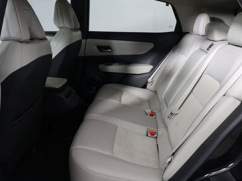 Used 2023 Nissan Ariya FWD image 16