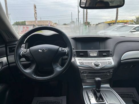 Used 2017 INFINITI Q70 3.7 AWD/4WD image 18