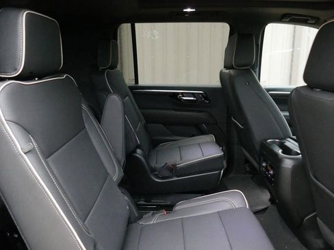 New 2026 Chevrolet Suburban Premier w/ Sun And Tow Package AWD/4WD image 11