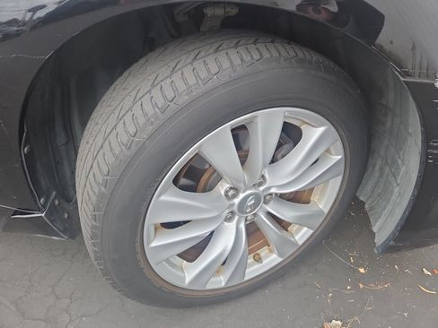 Used 2011 INFINITI M37 w/ Deluxe Touring Pkg RWD image 2