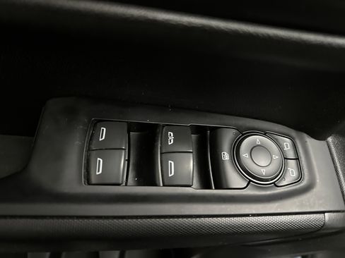 Used 2019 Chevrolet Silverado 1500 Custom w/ Custom Value Package image 21