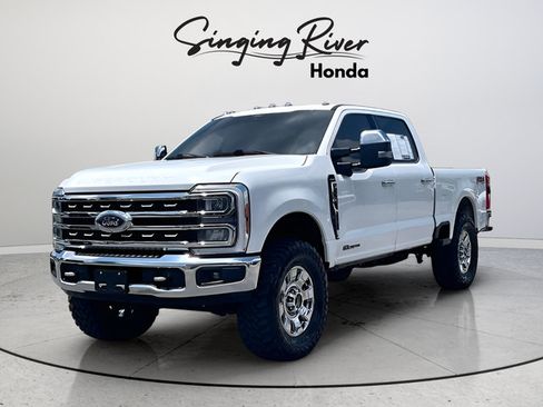 Used 2024 Ford F250 Lariat w/ Chrome Package AWD/4WD image 3