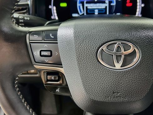Used 2025 Toyota Camry SE FWD image 18