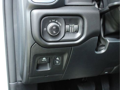 New 2026 RAM 1500 Laramie AWD/4WD image 15