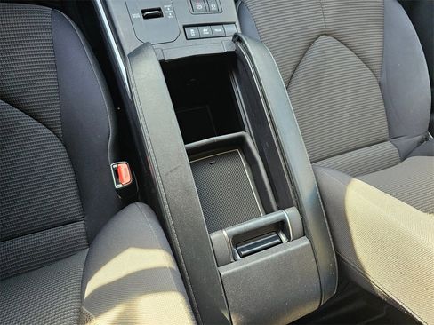 Used 2022 Toyota Highlander LE image 30