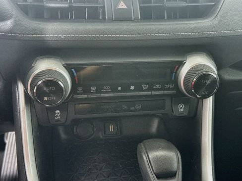 Used 2020 Toyota RAV4 XLE FWD image 14