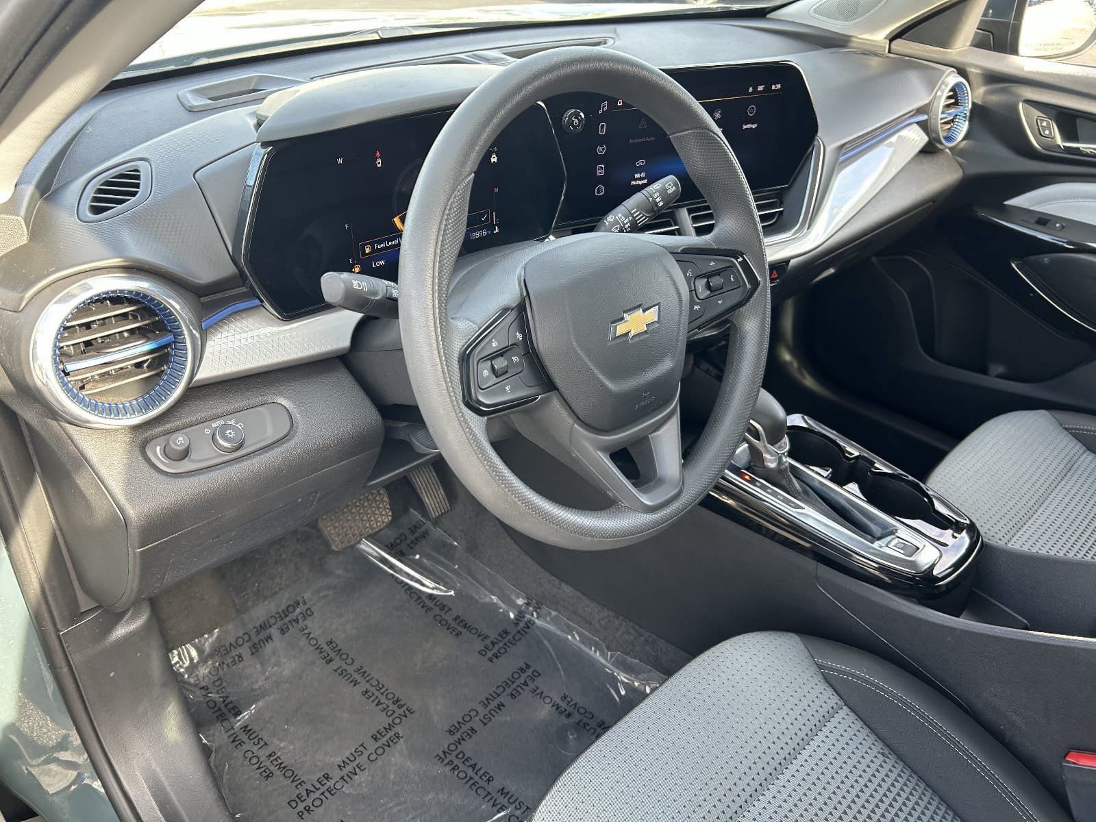 Used 2025 Chevrolet Trax LT FWD image 21