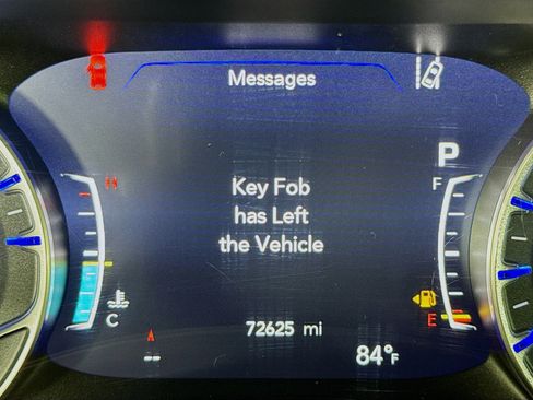 Used 2021 Chrysler Pacifica Touring-L image 15