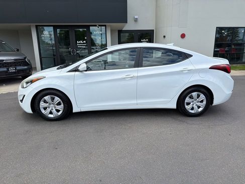 Used 2016 Hyundai Elantra SE FWD image 2
