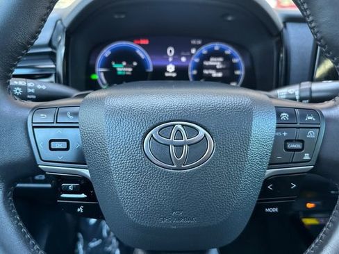 Used 2025 Toyota Camry XSE FWD image 19
