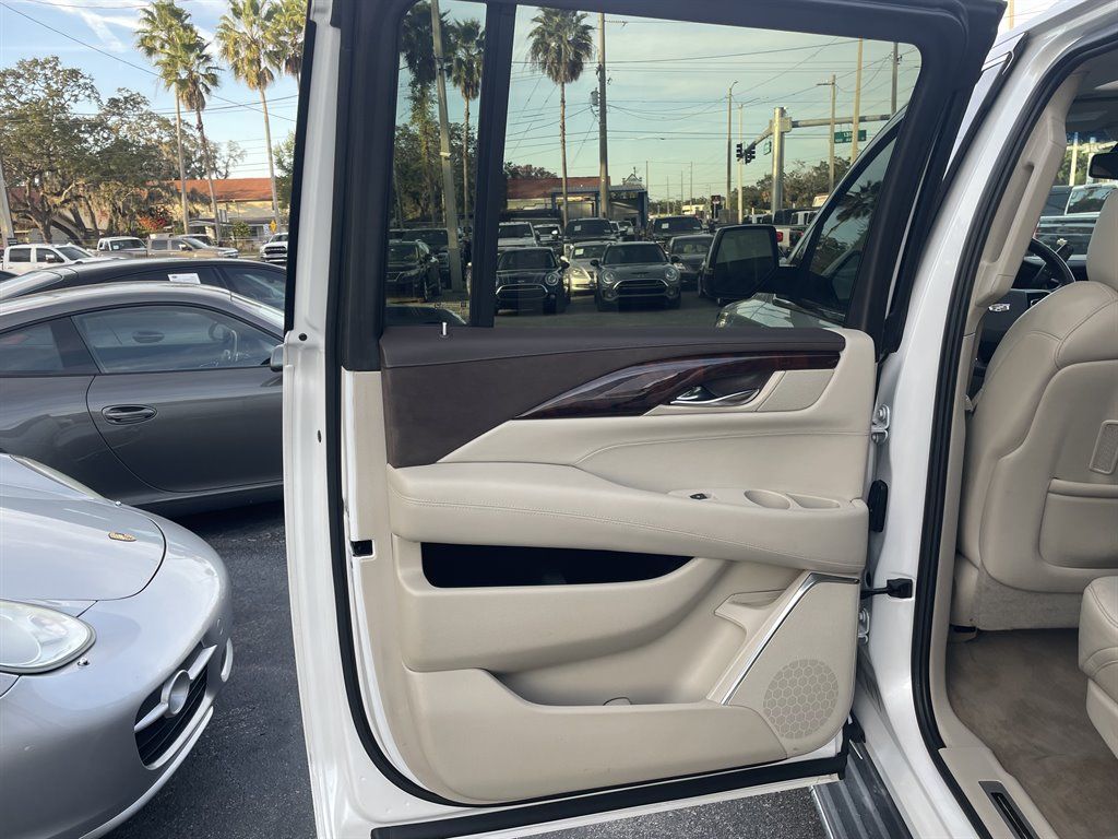 Used 2016 Cadillac Escalade ESV Luxury RWD image 45