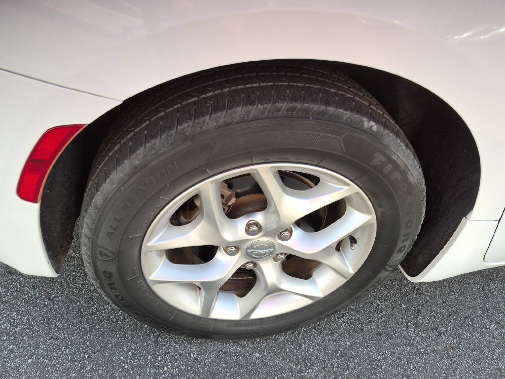 Used 2018 Chrysler Pacifica Touring-L Plus w/ Tire & Wheel Group FWD image 11
