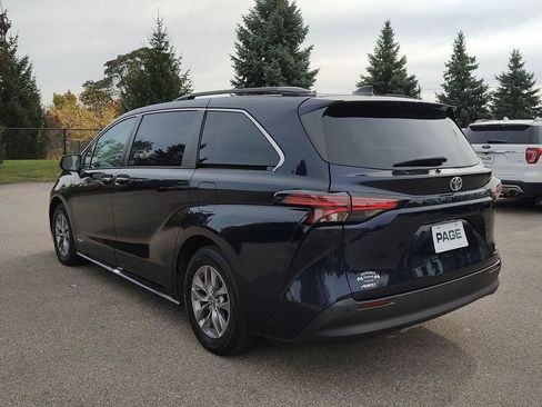Used 2021 Toyota Sienna XLE image 28