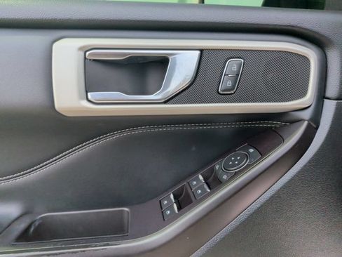 Used 2020 Ford Explorer XLT w/ Equipment Group 202A RWD image 14