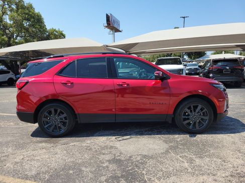 Used 2023 Chevrolet Equinox RS image 2