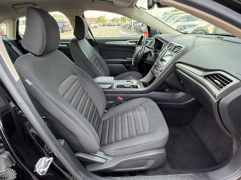 Used 2020 Ford Fusion SE FWD image 17