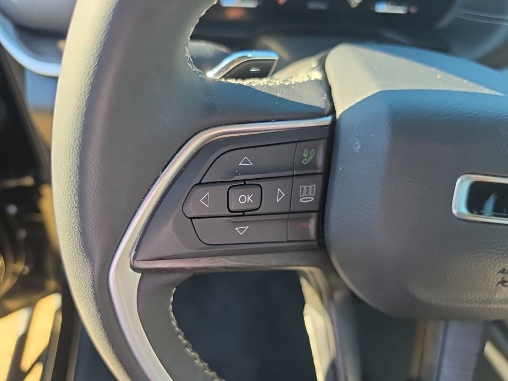 Used 2024 Jeep Grand Cherokee L Limited AWD/4WD image 32