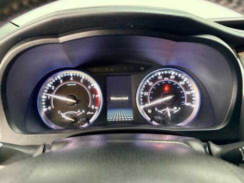 Used 2016 Toyota Highlander XLE AWD/4WD image 25