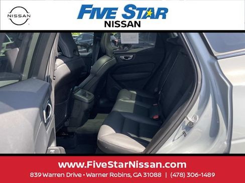 Used 2024 Volvo XC60 B5 Plus w/ Protection Package Premier AWD/4WD image 10