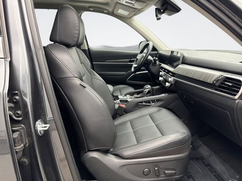 Used 2024 Kia Telluride EX w/ EX Captain's Chair Package AWD/4WD image 18
