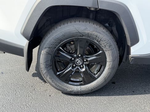 Used 2020 Toyota RAV4 XLE AWD/4WD image 10