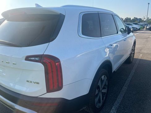 Used 2021 Kia Telluride EX w/ EX Premium Package FWD image 3