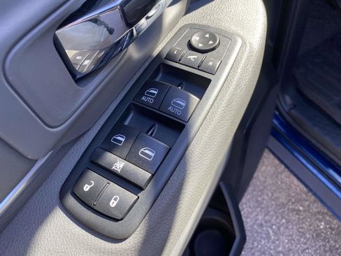 Used 2020 RAM 1500 Classic SLT w/ Luxury Group image 15