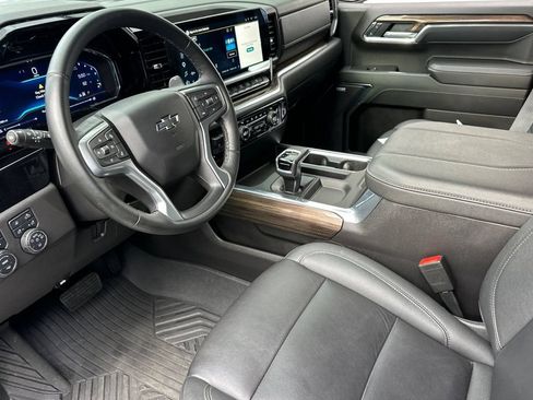 Used 2025 Chevrolet Silverado 1500 LT Trail Boss w/ LT Trail Boss Premium Package AWD/4WD image 10