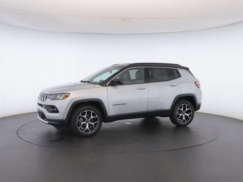 Used 2026 Jeep Compass Limited image 38