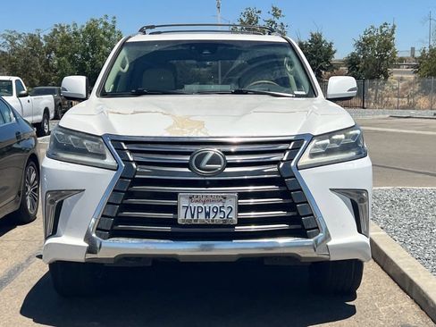 Used 2017 Lexus LX 570 4WD image 3
