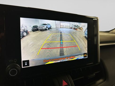Used 2023 Toyota RAV4 LE AWD/4WD image 31