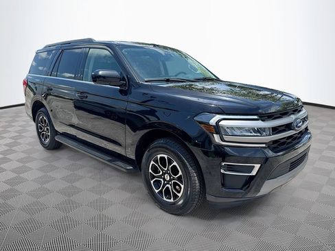 Used 2024 Ford Expedition XLT AWD/4WD image 4