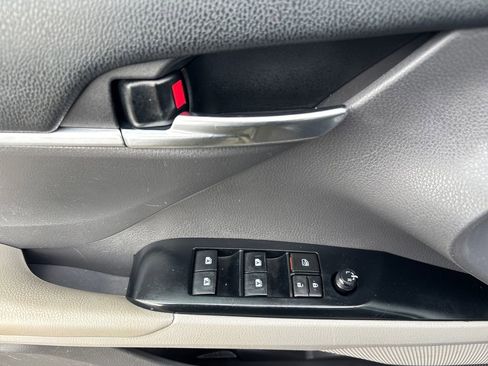 Used 2019 Toyota Camry LE FWD image 15