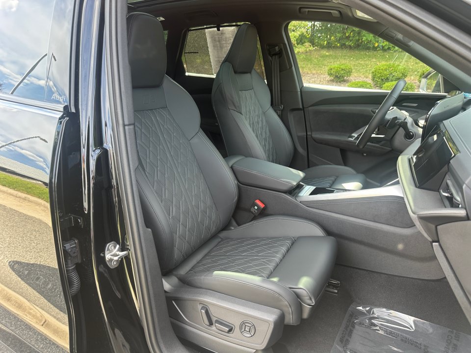 Used 2025 Audi SQ5 Prestige AWD/4WD image 28