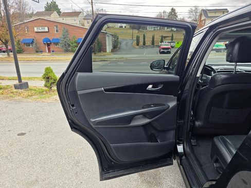 Used 2019 Kia Sorento EX image 12