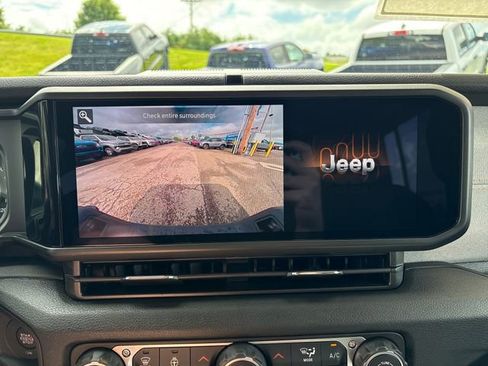 New 2026 Jeep Gladiator Sport AWD/4WD image 15