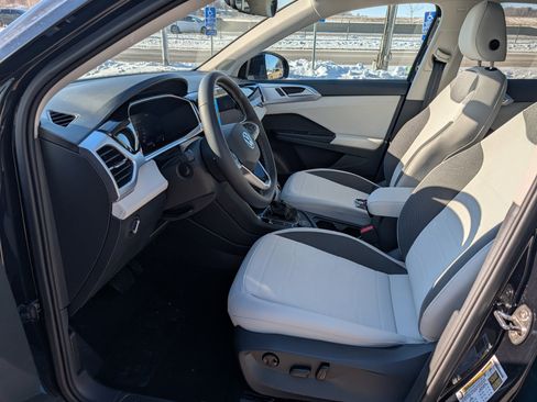 New 2026 Volkswagen Taos SE image 4