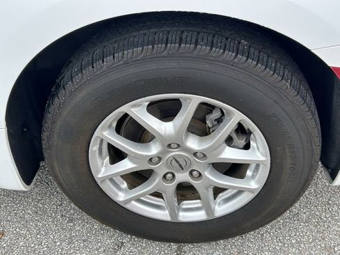 Used 2022 Chrysler Voyager LX image 9