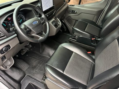 Used 2023 Ford E-Transit Medium Roof image 9
