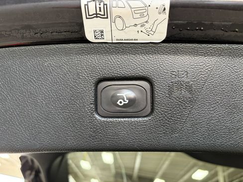 Used 2020 Ford Edge Titanium w/ Equipment Group 301A AWD/4WD image 28