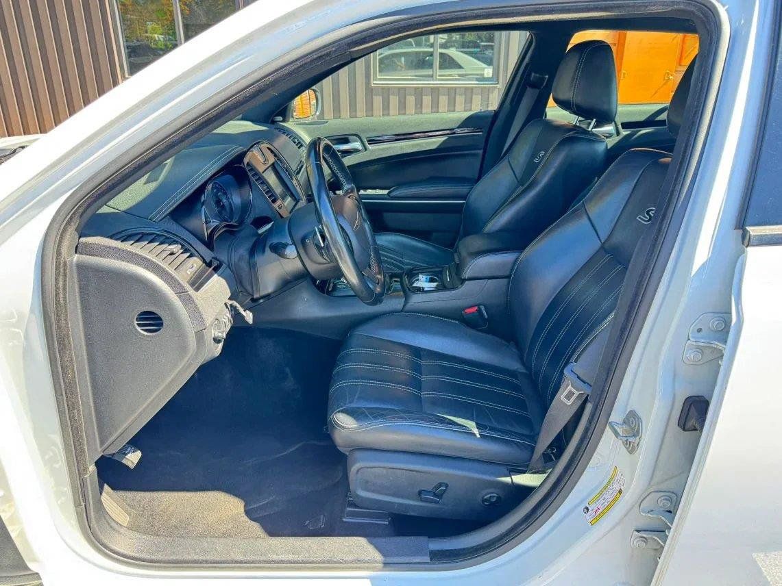 Used 2019 Chrysler 300 S AWD/4WD image 12
