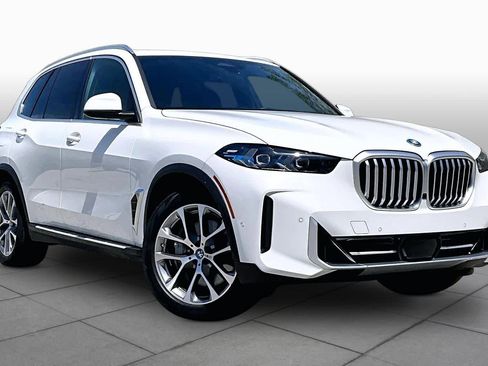 Used 2025 BMW X5 xDrive50e AWD/4WD image 3