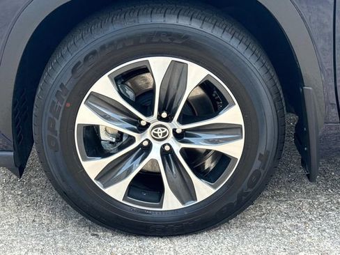 Used 2026 Toyota Highlander XLE AWD/4WD image 5