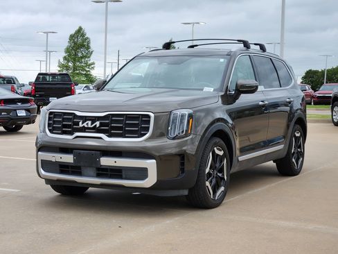 Used 2025 Kia Telluride S AWD/4WD image 3
