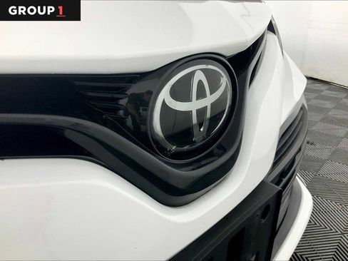 Used 2018 Toyota Camry LE image 28